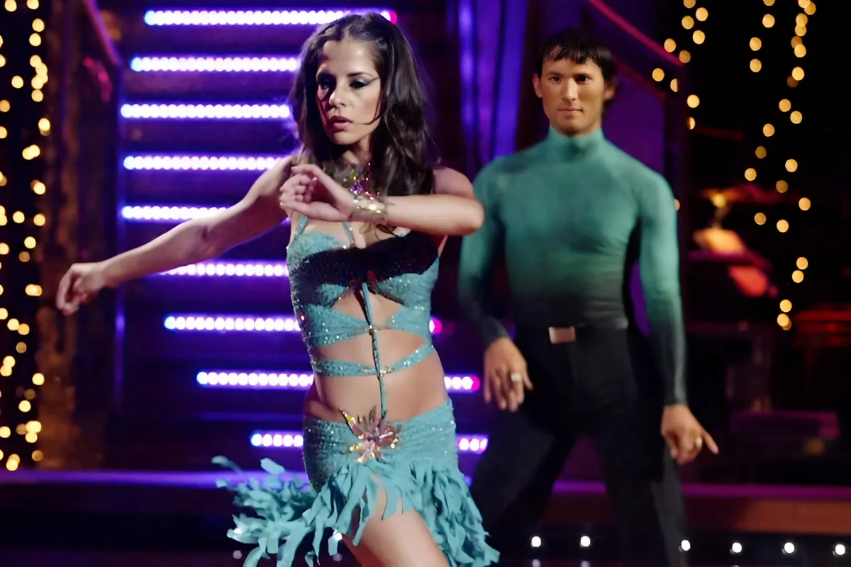 Kelly Monaco Reflects on Her Dancing With the Stars Season 1 Wardrobe Malfunction 20 Years Later tram