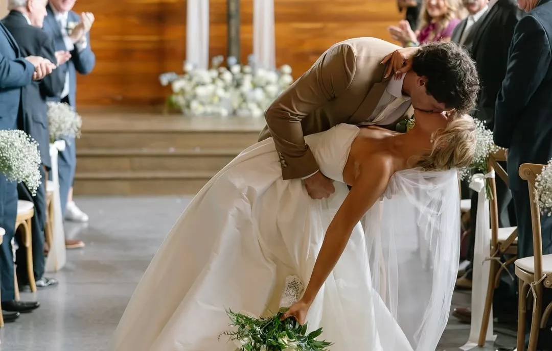 Cowboys cheerleader goes viral during wedding to NFL kicker