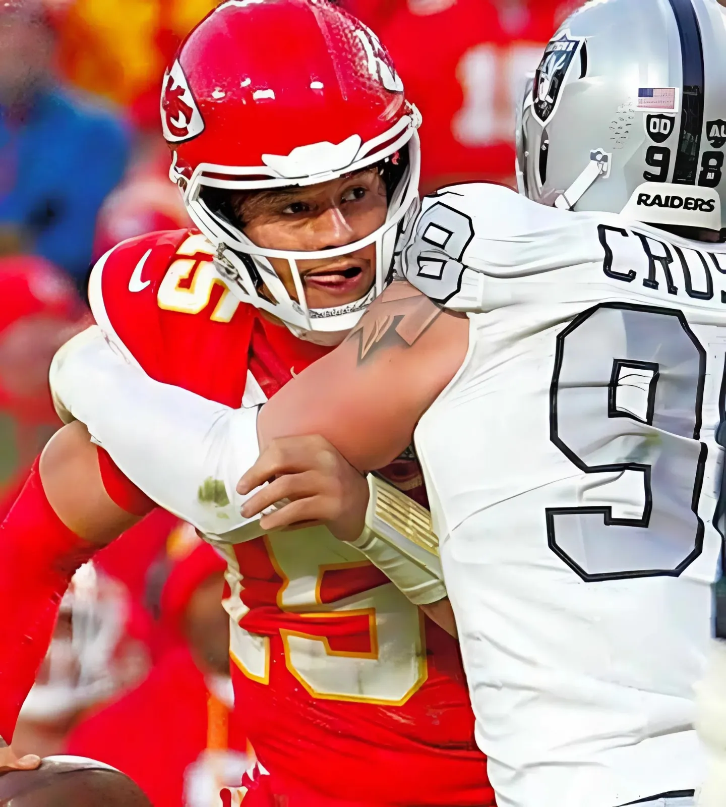 Chiefs QB Mahomes Has High Praise For Raiders' Crosby