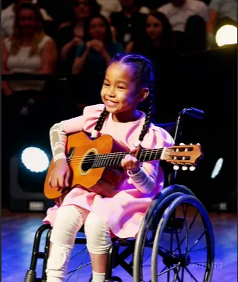 A 5-Year-Old Girl in a Wheelchair Stuns America’s Got Talent with Her Guitar Performance