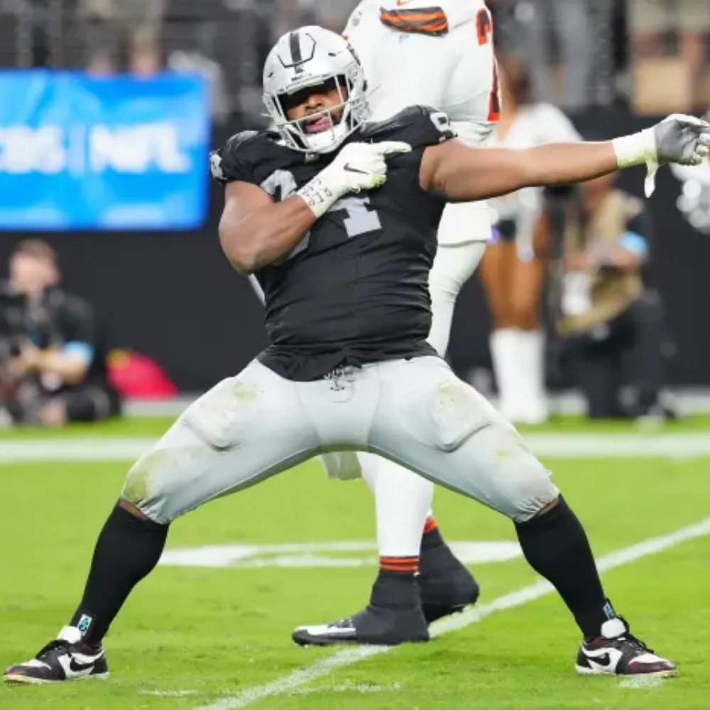 “He gets the surgery the very next day” – Raiders insider reveals alarming new details about Christian Wilkins’ mysterious injury setback after $110M star misses entire offseason and is spotted back in a walking boot - suong