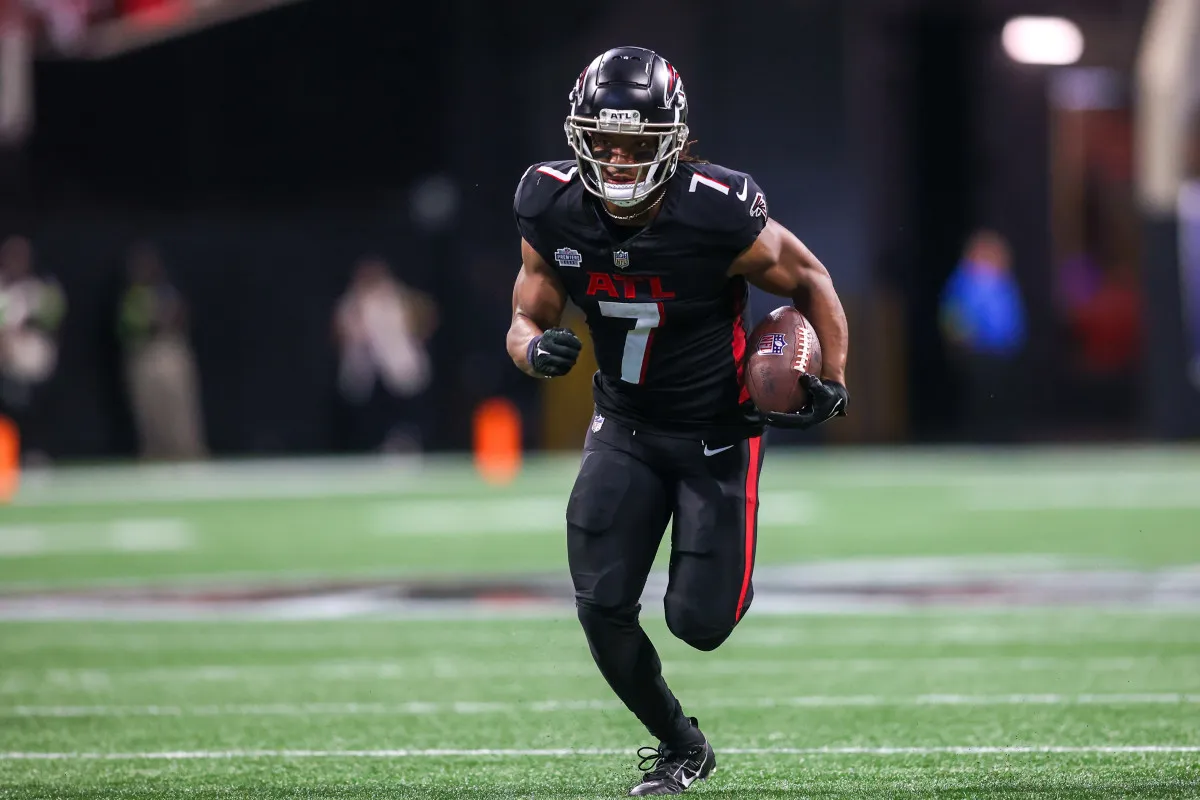 Falcons' Bijan Robinson beats out 49ers' Christian McCaffrey in ESPN’s top NFL RBs list