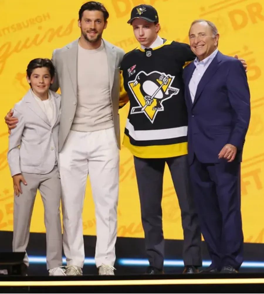 Penguins sign 2025 first-round pick Ben Kindel to entry-level contract