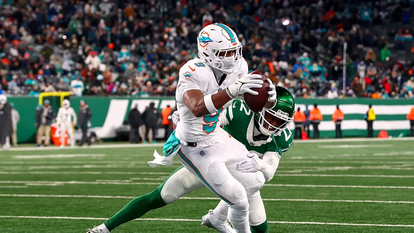 Steelers Get Harsh Reality On Newly Acquired Tight End Jonnu Smith