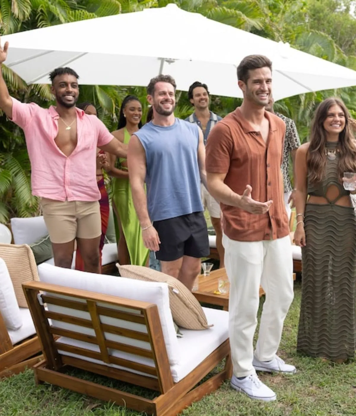 Joan Vassos, Kaity Biggar & More Bachelor Nation Stars React to New ‘Bachelor in Paradise’ Look