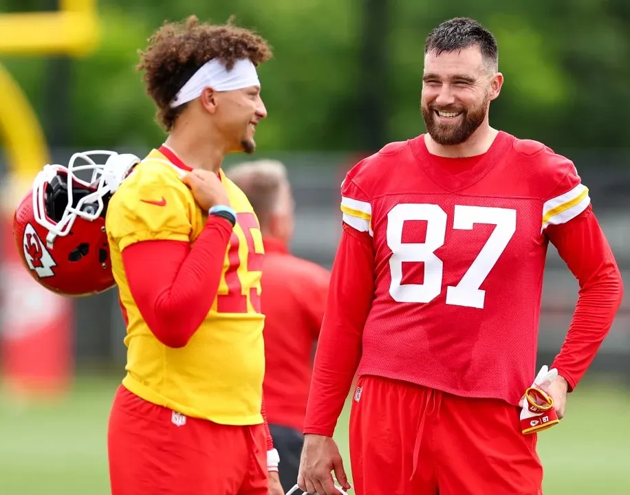 Travis Kelce Imitates Patrick Mahomes’ Voice Without Holding Back