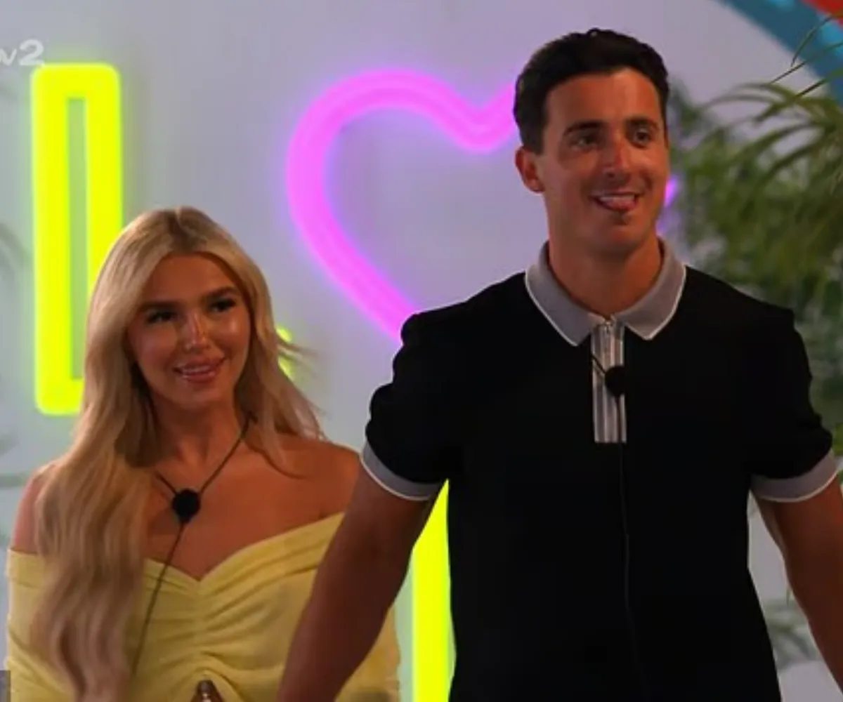 “Heads were turned, hearts were shattered” – Love Island fans left stunned as eight couples split in most chaotic Casa Amor recoupling ever, with betrayals, brutal shocks, and bombshell pairings that left Islanders scrambling for beds - suong
