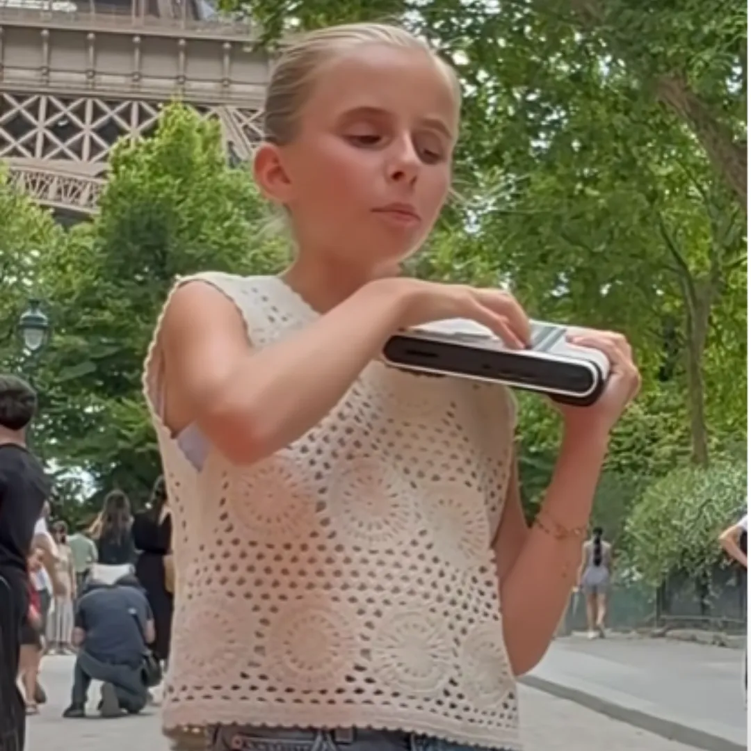 Blind Girl’s Courageous Duet with Street Pianist Leaves Audience in Tears