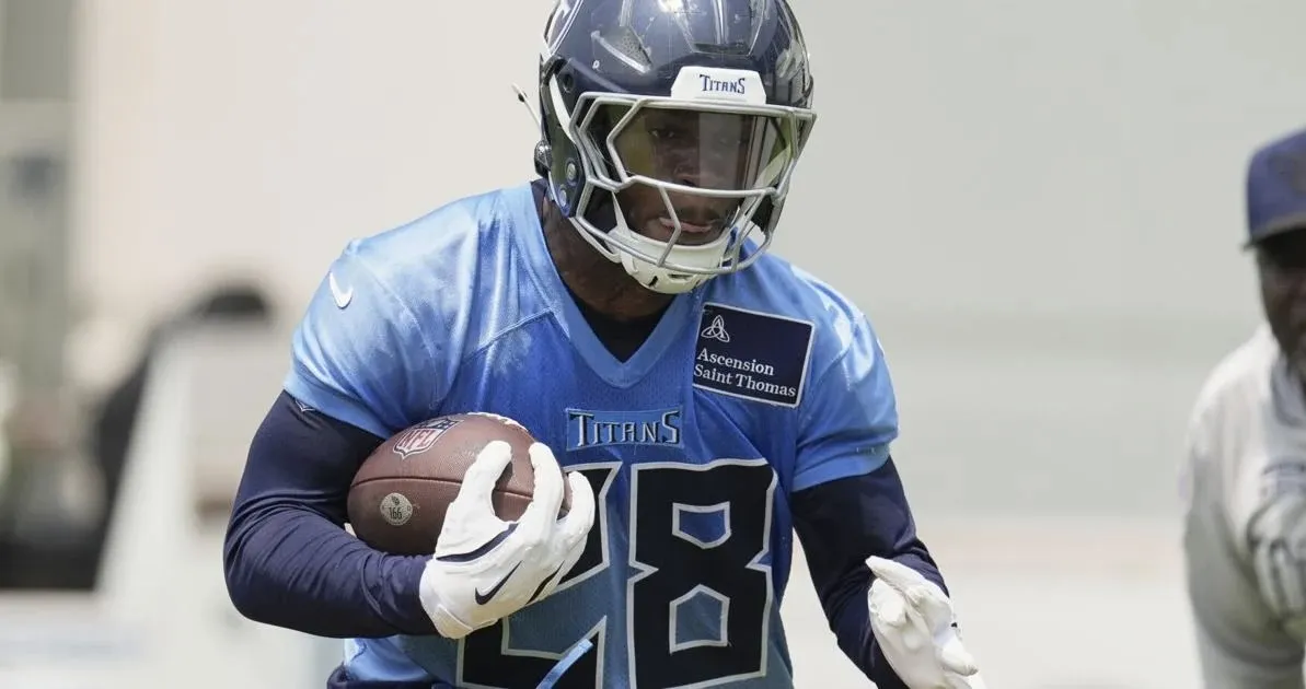 Kalel Mullings battles for Tennessee Titans roster spot in fierce clash with Julius Chestnut