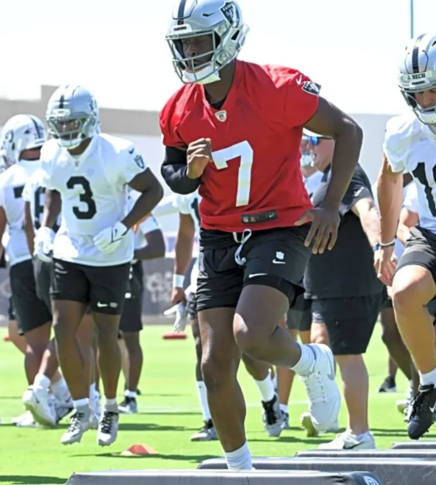 Raiders legend used a special situation all too familiar with fans to describe the bond between Geno Smith and Pete Carroll