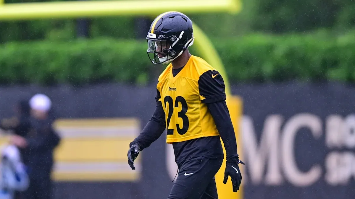 Steelers Concerned About CB Darius Slay’s Knee?