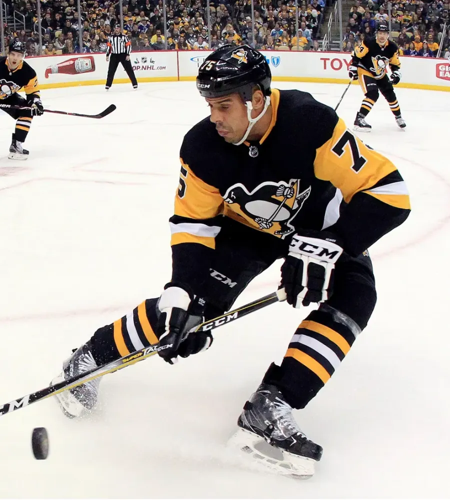 Ex-Penguins Ryan Reaves Traded To New Team