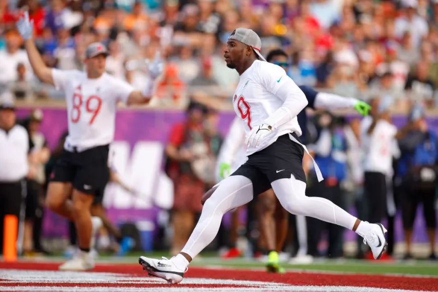 Steelers Get Bold Assessment From Ben Roethlisberger After Trading For Jonnu Smith