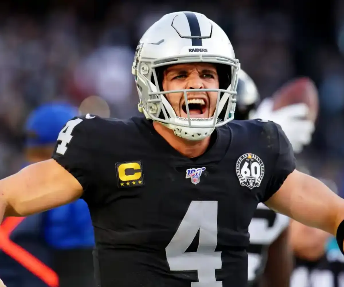 “The crowd was the best in all of the world” – Former Raiders superstar Derek Carr stuns fans as he picks Oakland over Las Vegas in emotional tribute to the Coliseum’s lost magic - suong