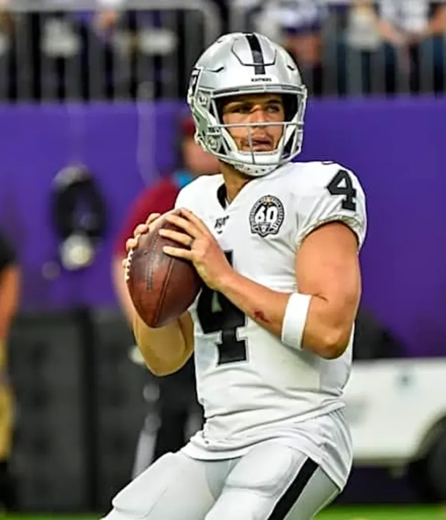 Derek Carr Reveals One of Raiders' Loudest Opponents