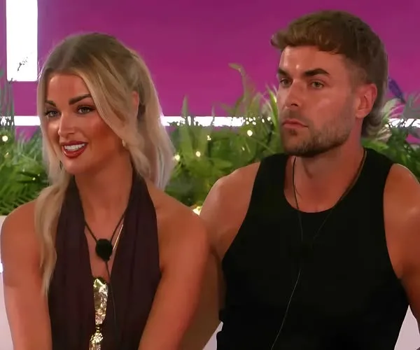 “Kick Her Out NOW!” – Love Island Fans Explode Over Helena’s Smirk as Maya Jama Delivers Brutal Live Takedown