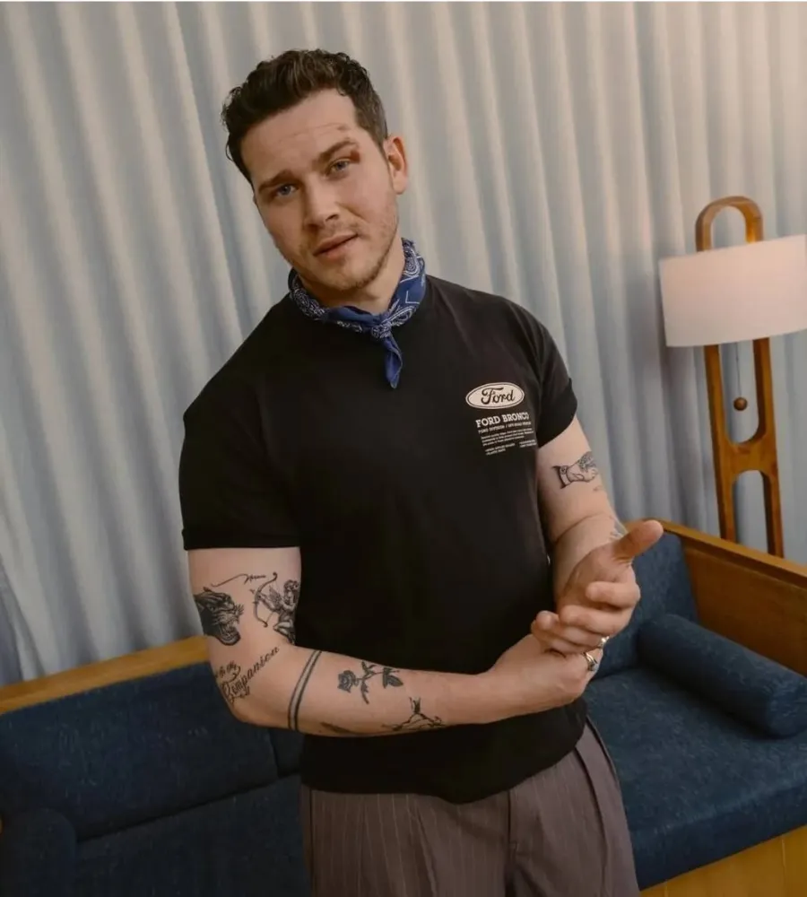 Oliver Stark Stuns Fans With Bold New Look — and They’re Loving It