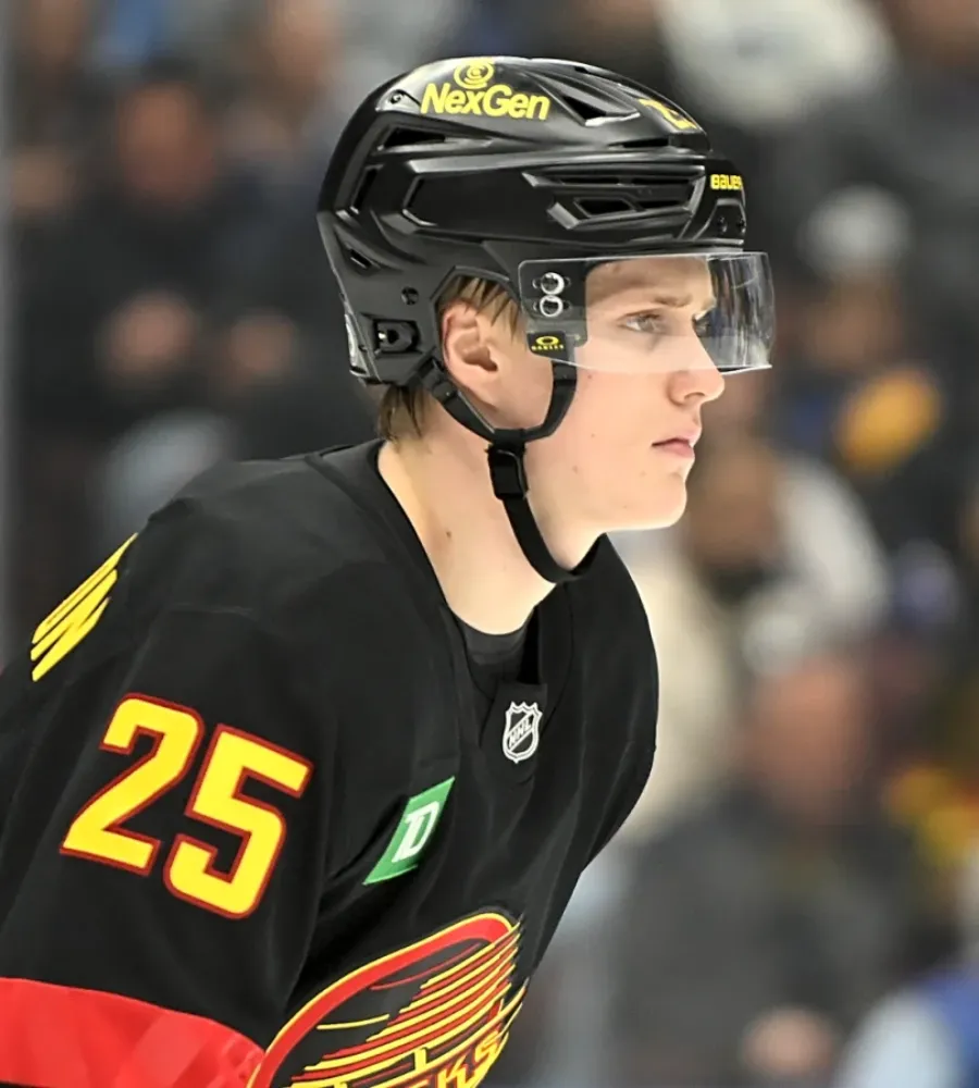 Elias Pettersson Breaks the Silence on Humiliating 2024-25 Season: Was 'Overthinking Everything'