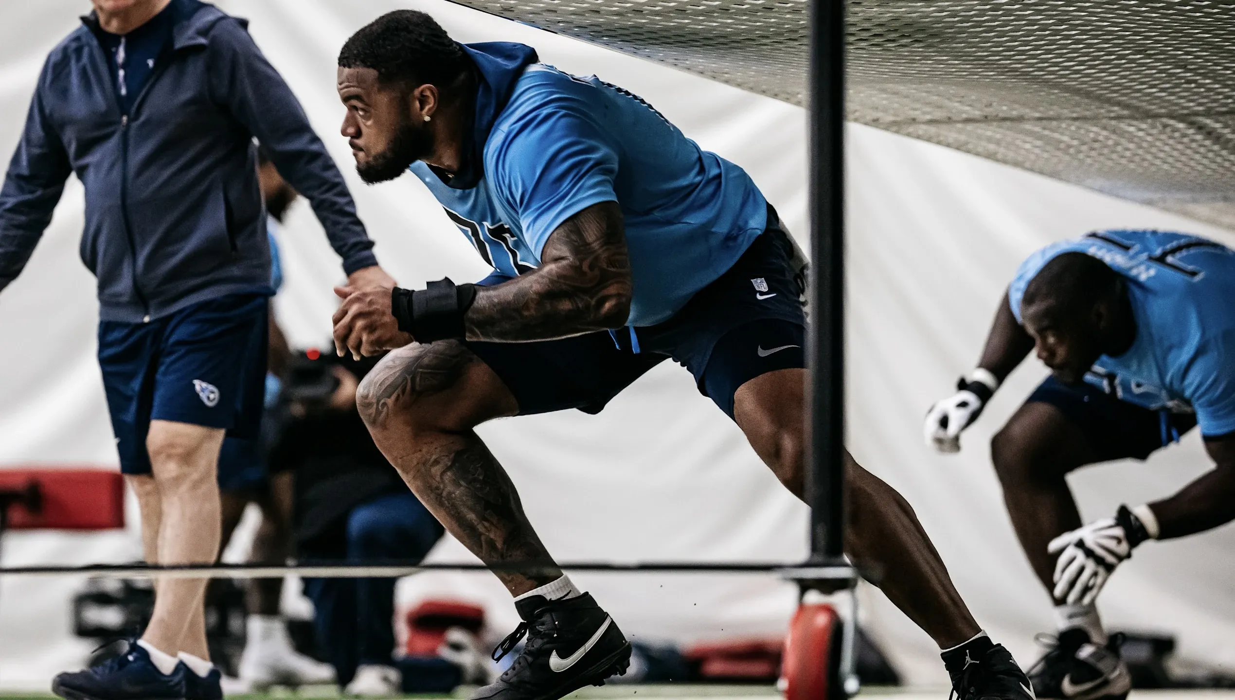 Dan Moore Jr.’s $82M deal with Titans sparks fear of offensive line woes amid protection concerns