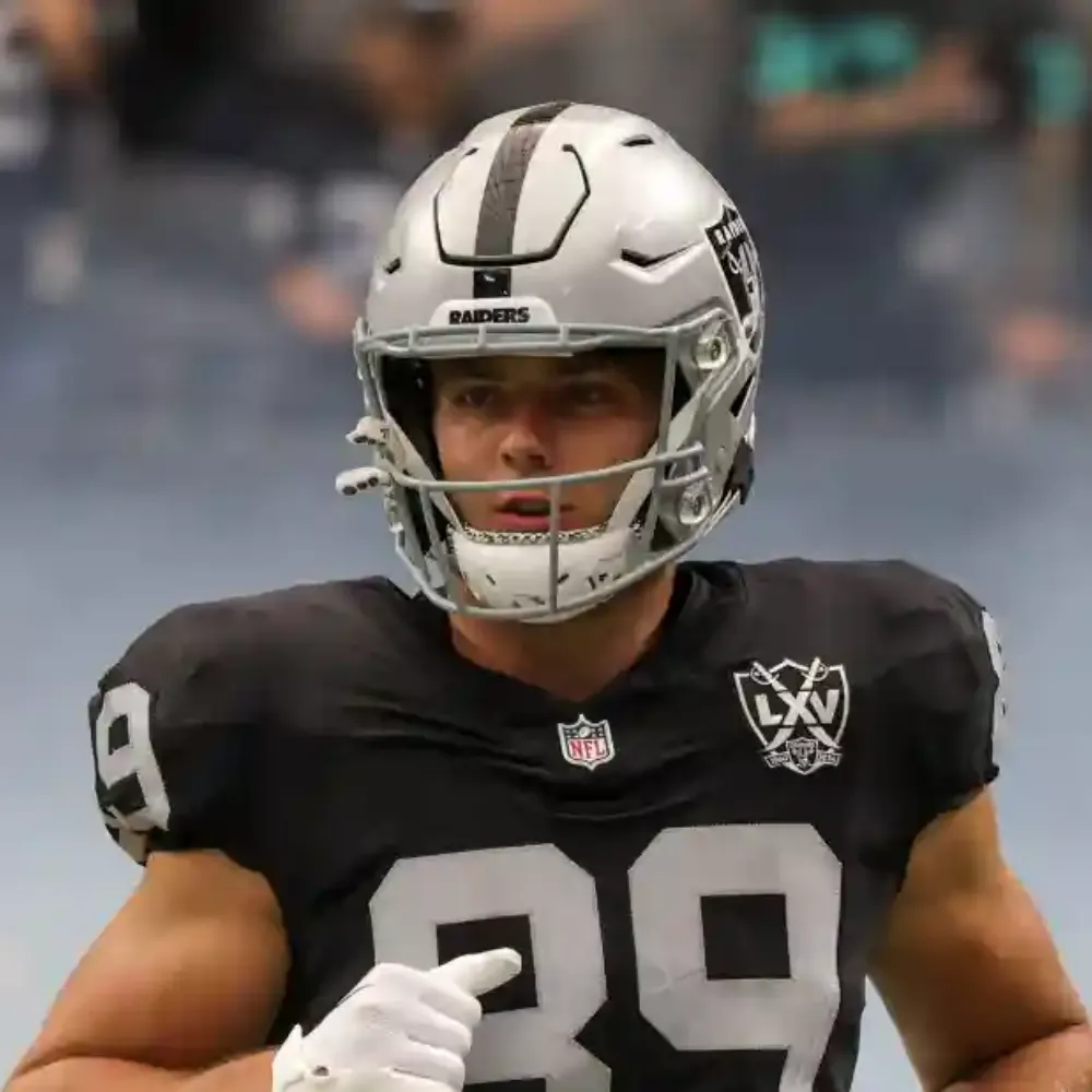 “Most catches in Raiders history – as a rookie” – The entire NFL stuns fans by naming Las Vegas Raiders’ Brock Bowers the No.1 tight end in the world, dethroning Kelce and Kittle after just one season in the league - suong