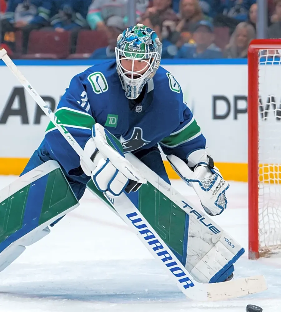 What’s the likely return for the Canucks in an Arturs Silovs trade?