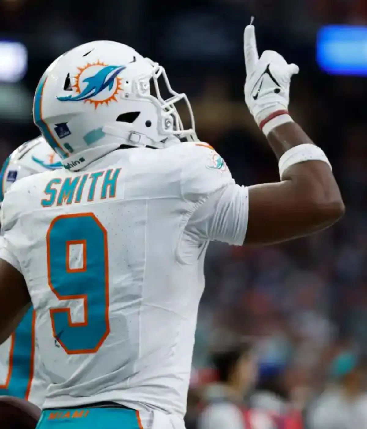 Steelers Get Warning on New TE Jonnu Smith