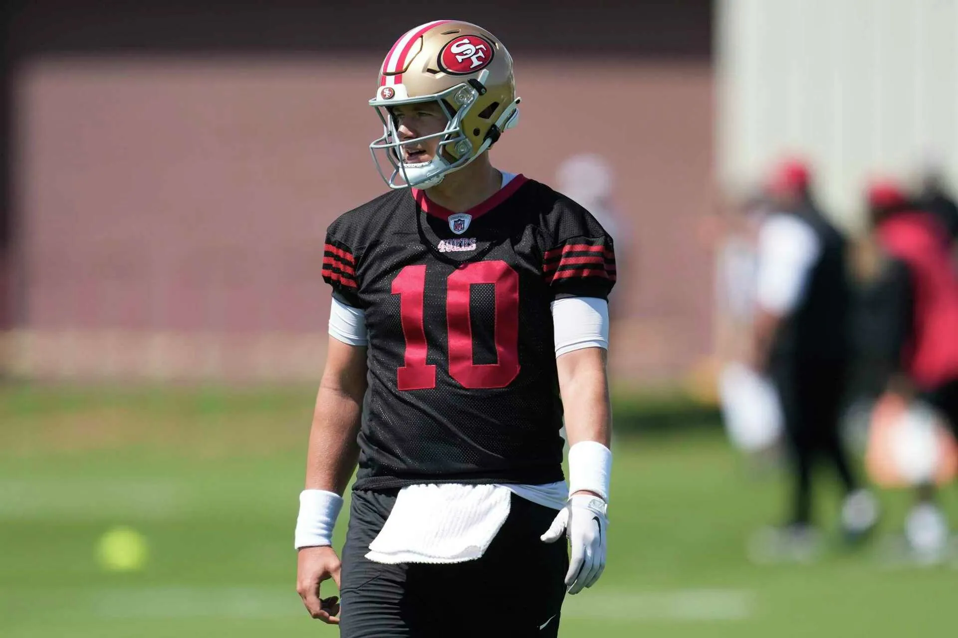 49ers’ experiment with Mac Jones may be heading for a wild twist