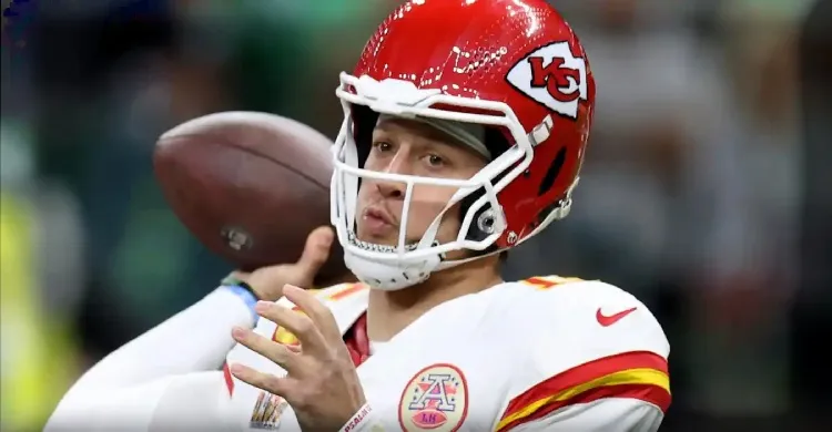 NFL’s Rank of Patrick Mahomes Among QBs Comes With 2 Warnings