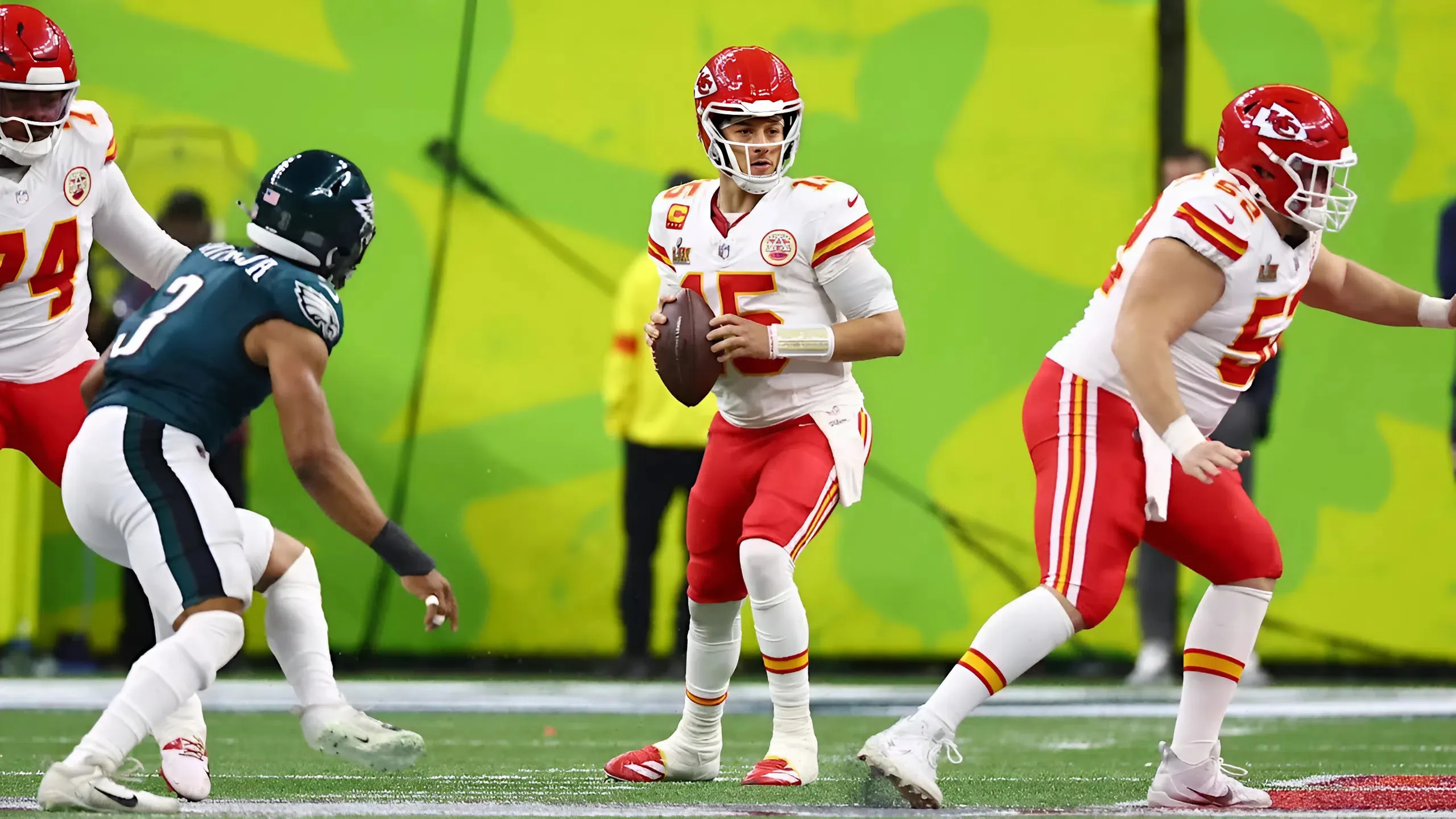 NFL’s Rank of Patrick Mahomes Among QBs Comes With 2 Warnings