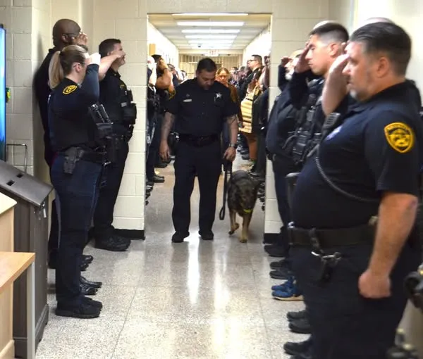 Police officers line up to salute K9 with terminal cancer on her final walkout