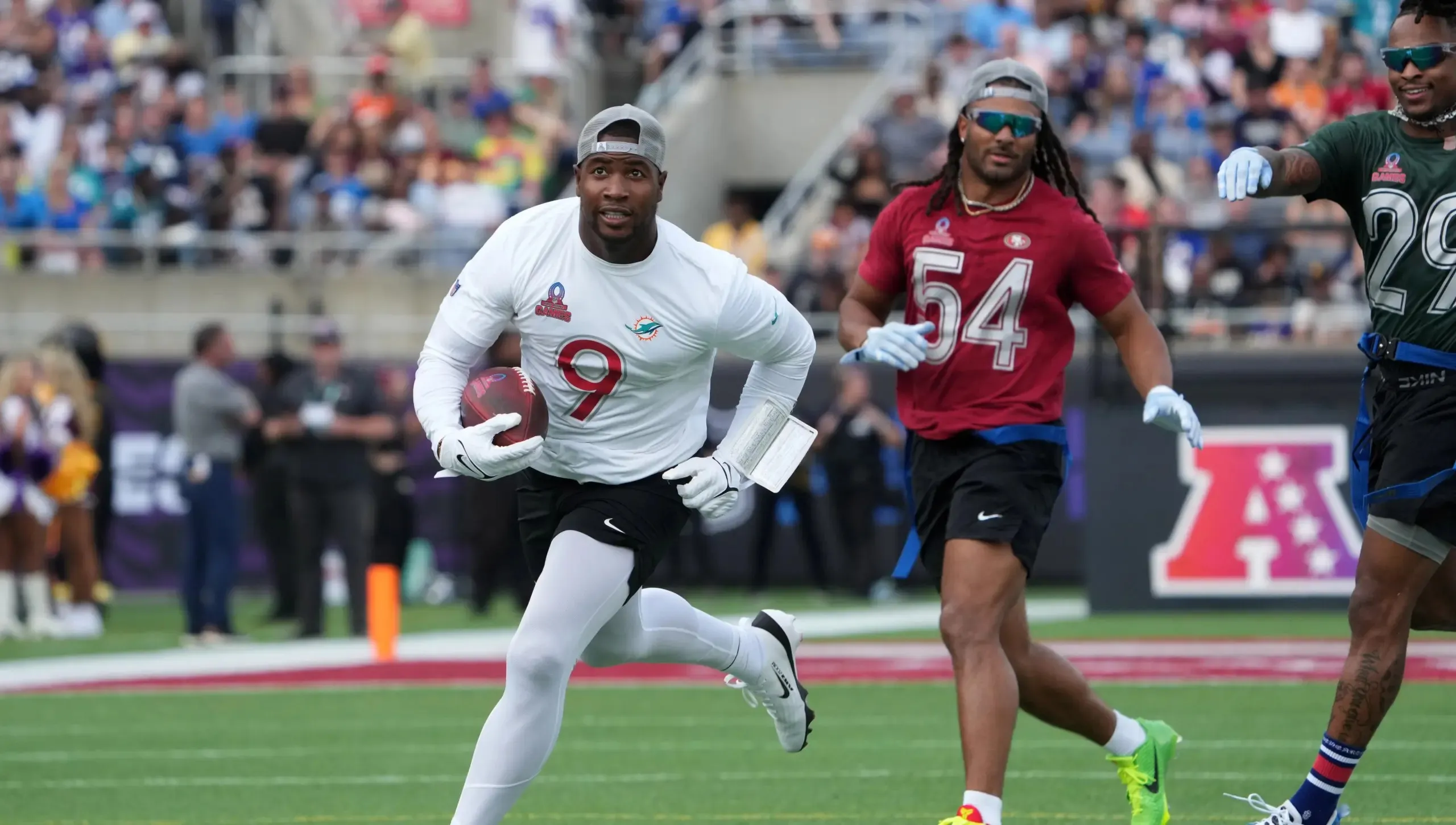 Tight end Jonnu Smith reveals that he and Jalen Ramsey had conversations about the Steelers before they were traded to Pittsburgh