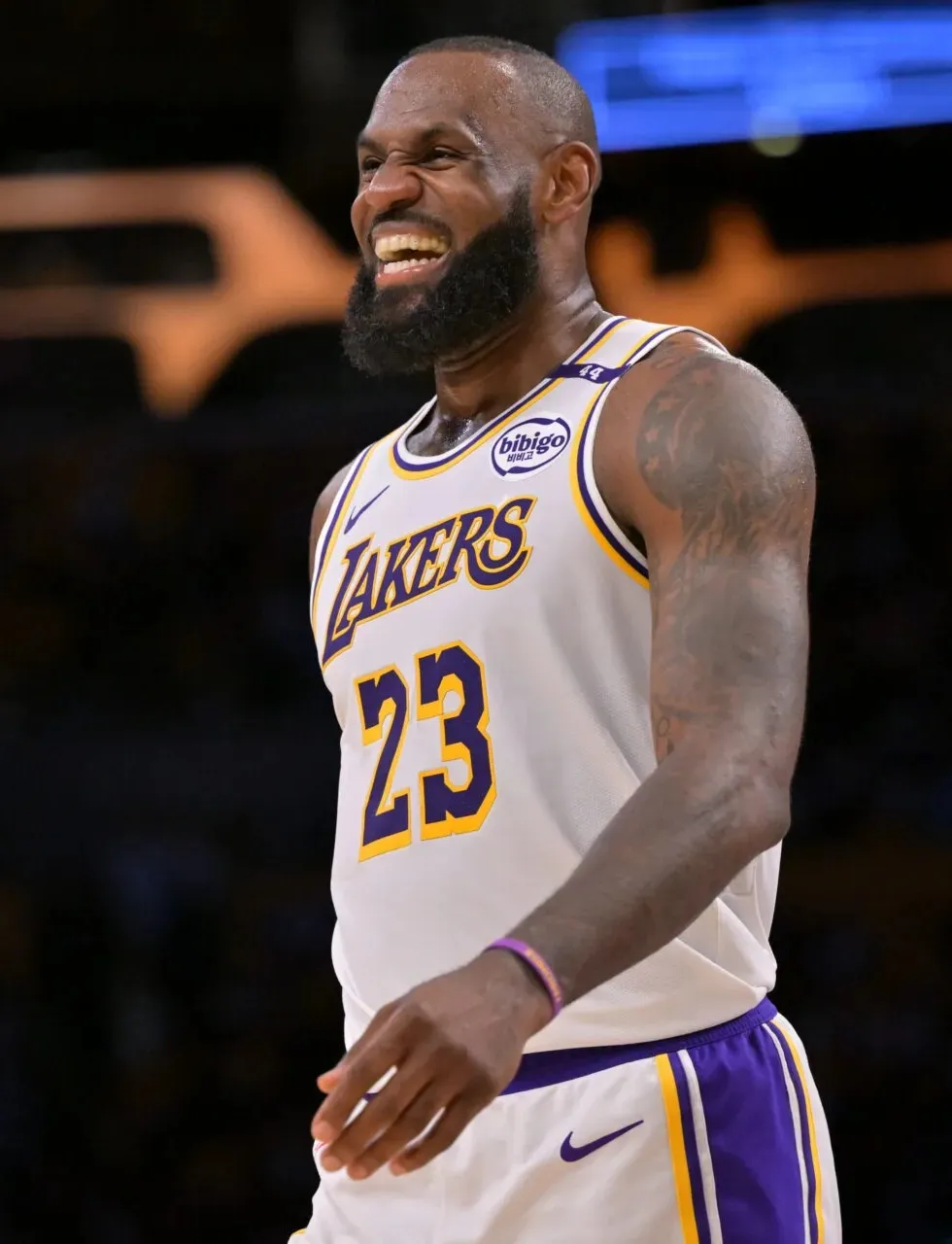Lakers Among Favorites to Land Champion Center