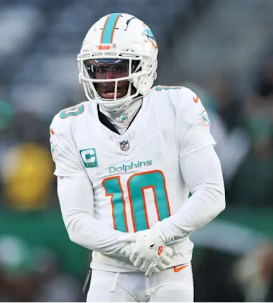 Dolphins Trade Pitch Swaps Tyreek Hill For Unhappy All-Pro