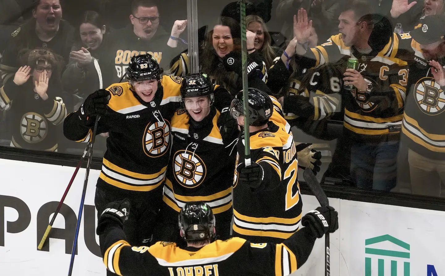 Boston Bruins Re-Sign John Farinacci