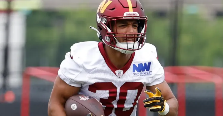 ‘Bro Is a Beast’: NFL Can’t Believe Austin Ekeler’s One-Armed Pull-Ups