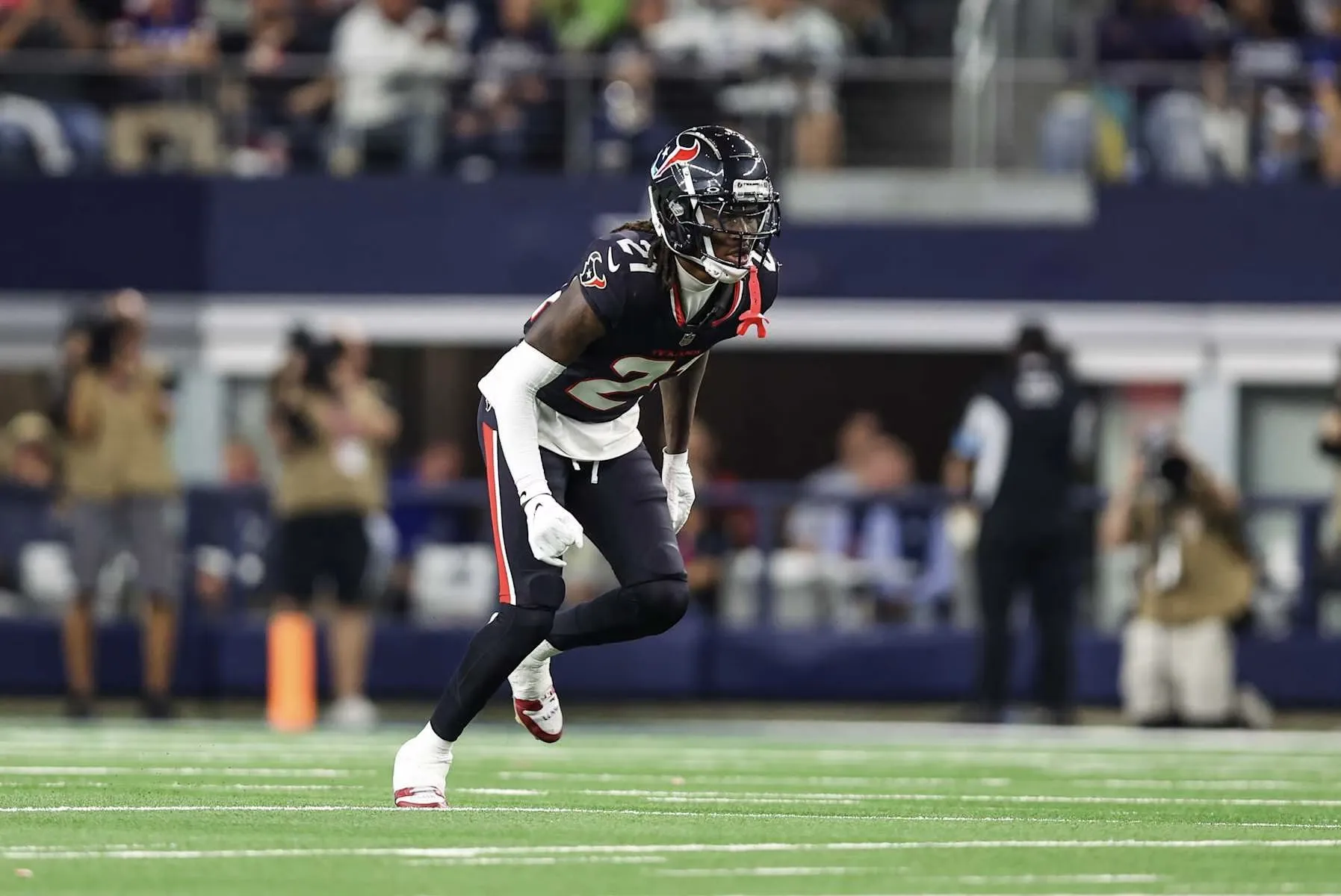 Texans’ Calen Bullock Responds to Super Bowl Champion After Strong Message