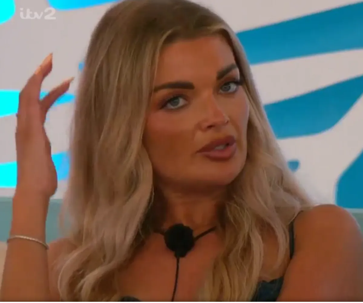 Savage swipe caught on camera – Love Island fans spot brutal behind-the-back dig as one girl takes a sly shot at her villa rival in blink-and-you’ll-miss-it moment during explosive night of dumpings and betrayals - suong