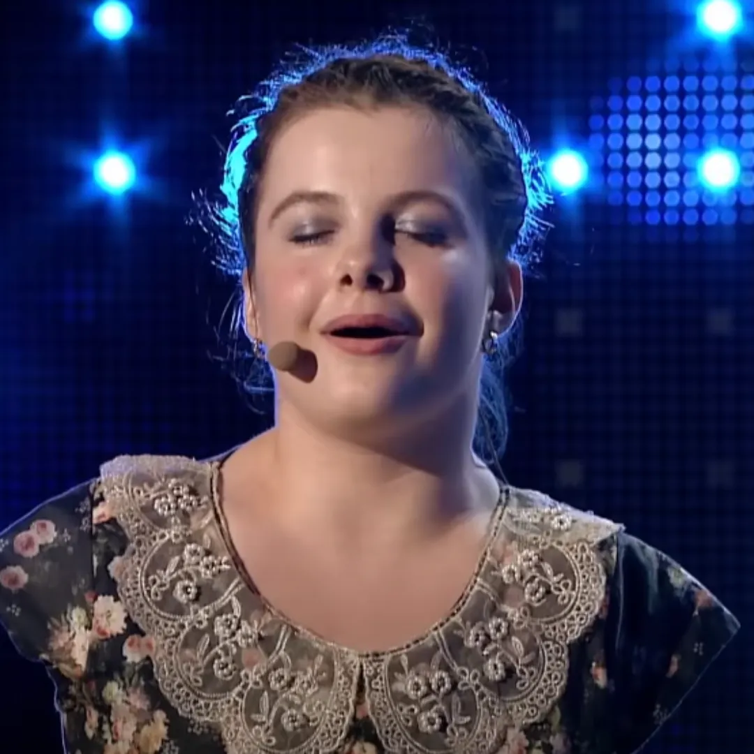 She Played the Piano with Her Feet and Sang with Her Soul: The Arm-less Girl Who Redefined What It Means to Be Limitless