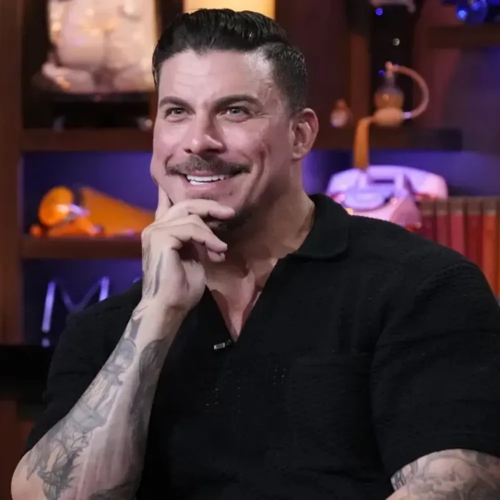 #BreakingNews  Jax confirms wedding plans… AGAIN?! 😳  - suong