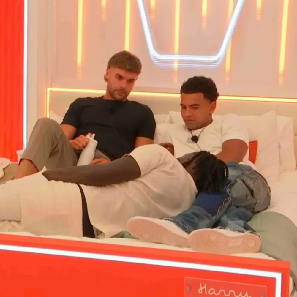 “He’s sick!” – Love Island fans slam ‘vile’ Islander after shocking new confession about getting his ex back despite being coupled up… as viewers rage over yet another brutal head-turn twist that leaves the villa reeling - suong