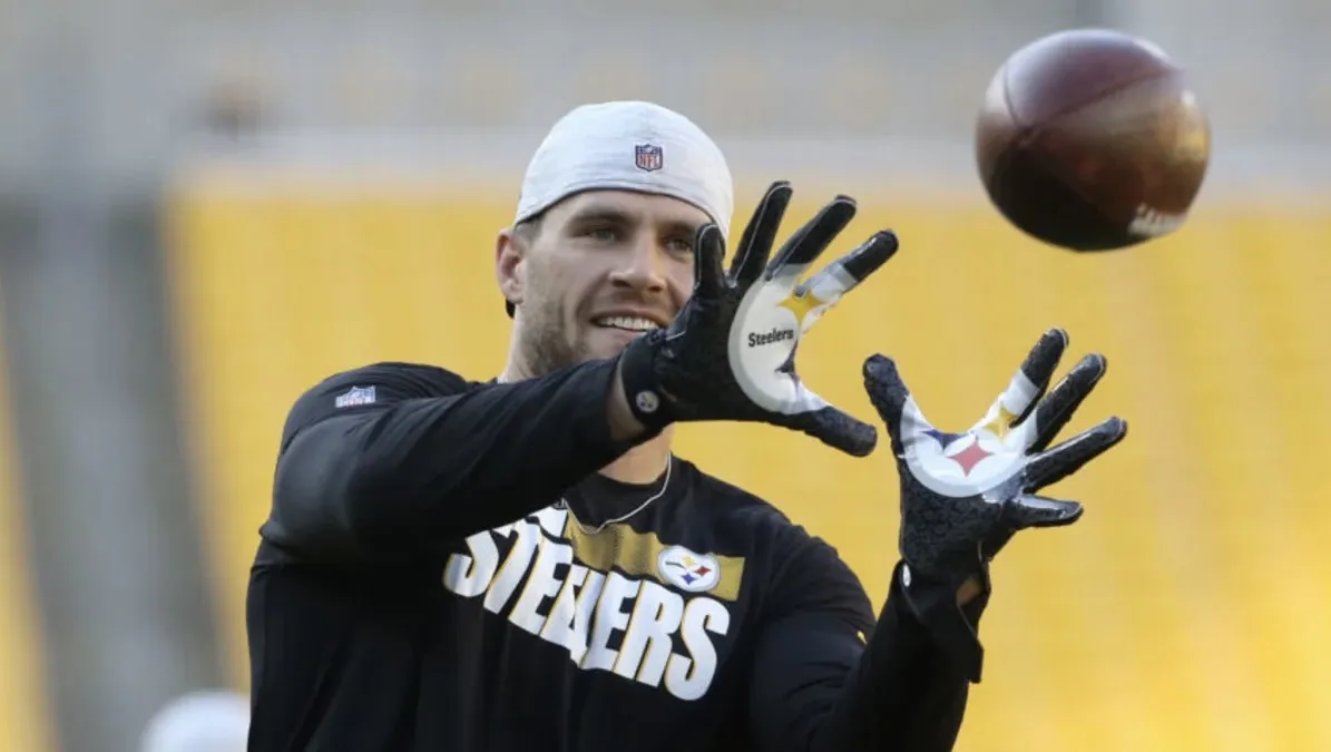 T.J. Watt shatters records with Steelers’ $123M deal as J.J. Watt celebrates “earned, deserved, incredible” moment