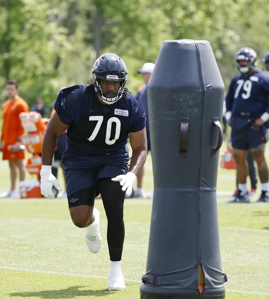 Handicapping Chicago Bears' three-way or two-way tackle battle