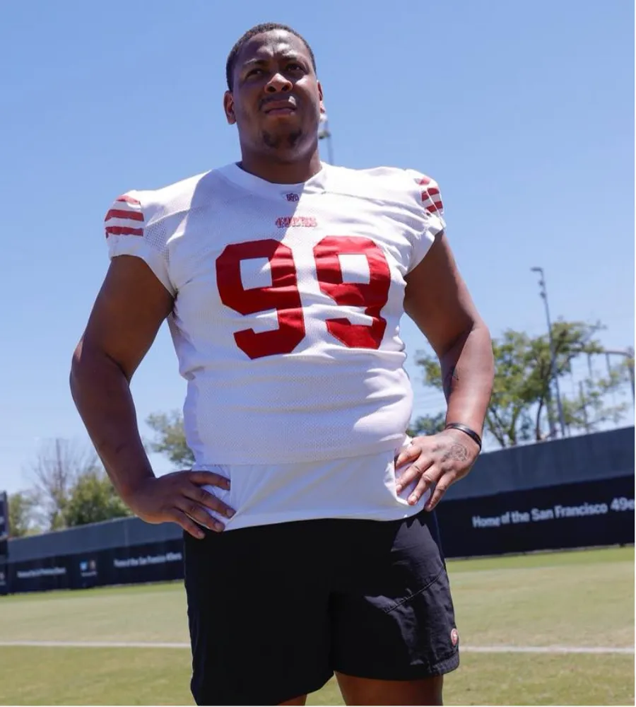 49ers finally signing Alfred Collins