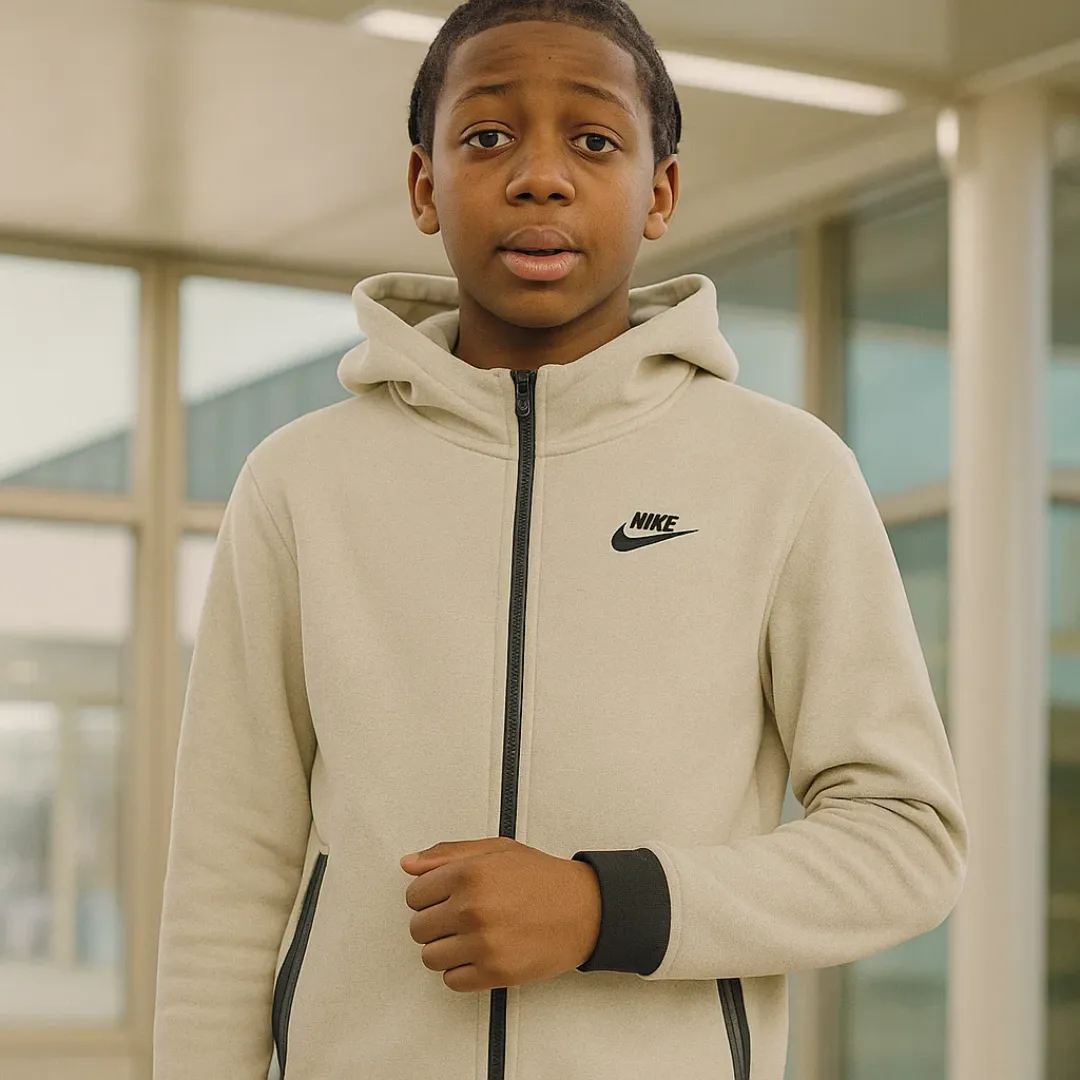 Teenage Vocalist's Heavenly Voice Stuns Audiences