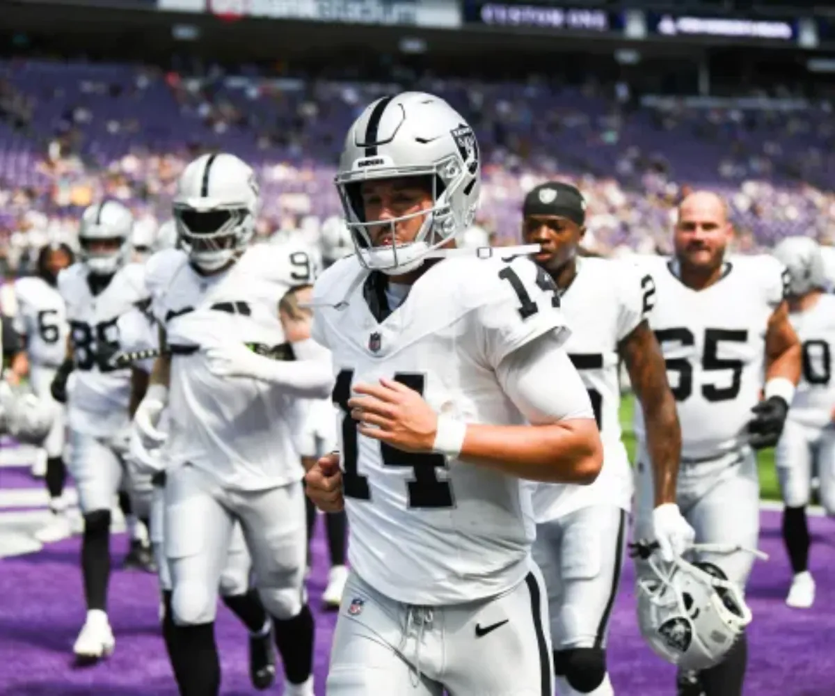 “Woke up unemployed” – NFL quarterback Carter Bradley brutally cut by Las Vegas Raiders just days before training camp as team dumps the undrafted rookie and bets big on $85.5M star Geno Smith - suong