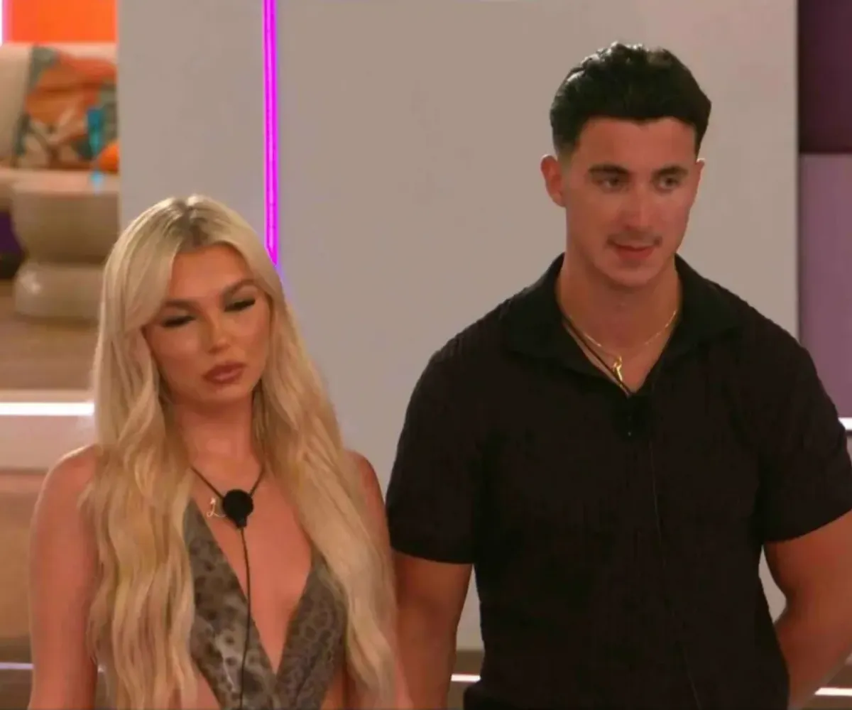 “I bet he’s heard the voice note” – Love Island fans convinced Tommy and Lucy have already split after shock dumping from the villa, as speculation explodes over leaked recording plotting to use him to reach the final - suong