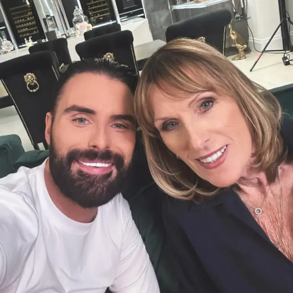 “Mummy Linda isn’t well” – Rylan Clark forced to pull out of Radio 2 show as mum Linda is rushed to hospital with mystery illness in sudden health scare that leaves fans fearing the worst - suong
