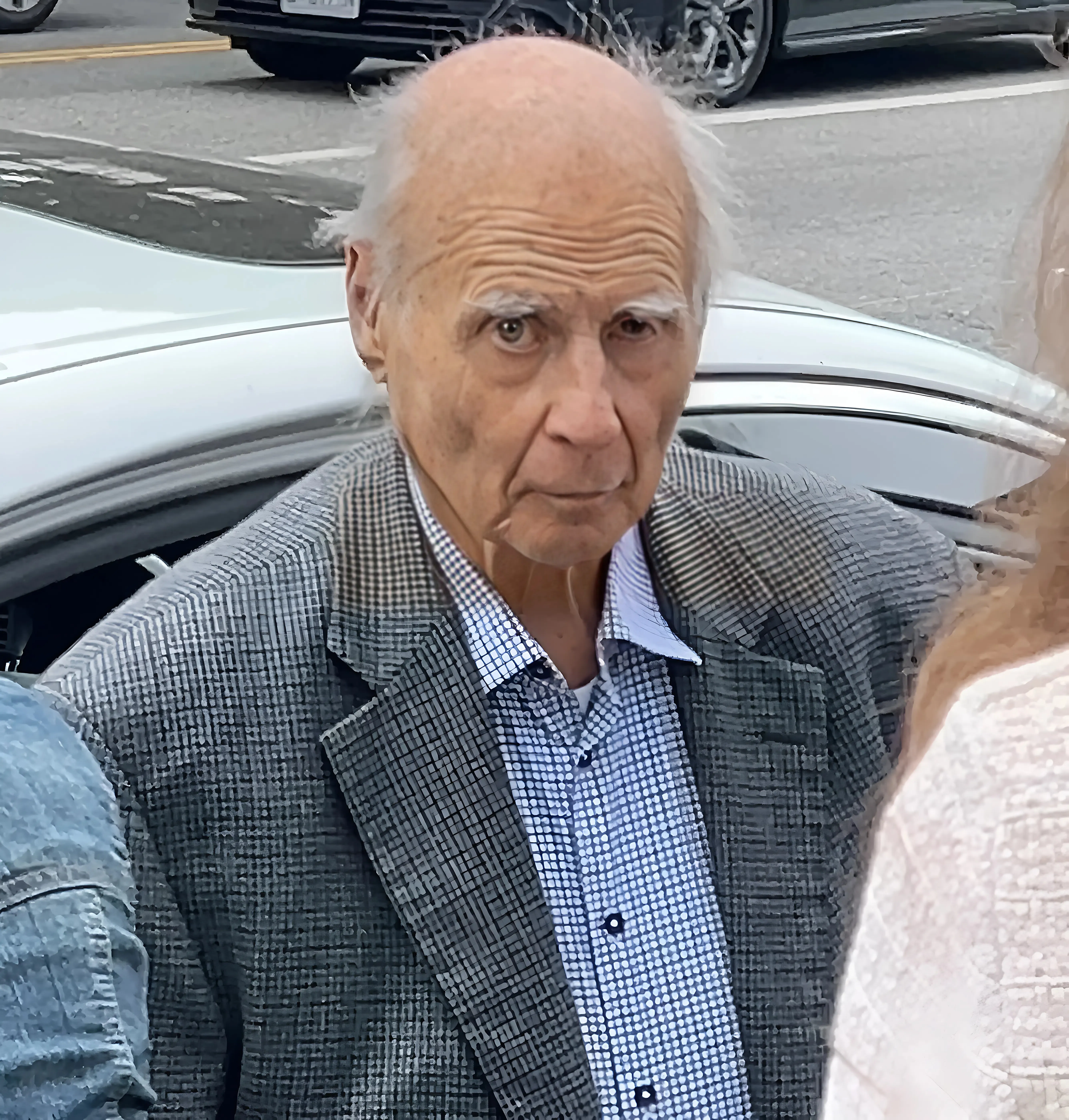 Tom Girardi, 86, begins 7-year prison sentence for fraud