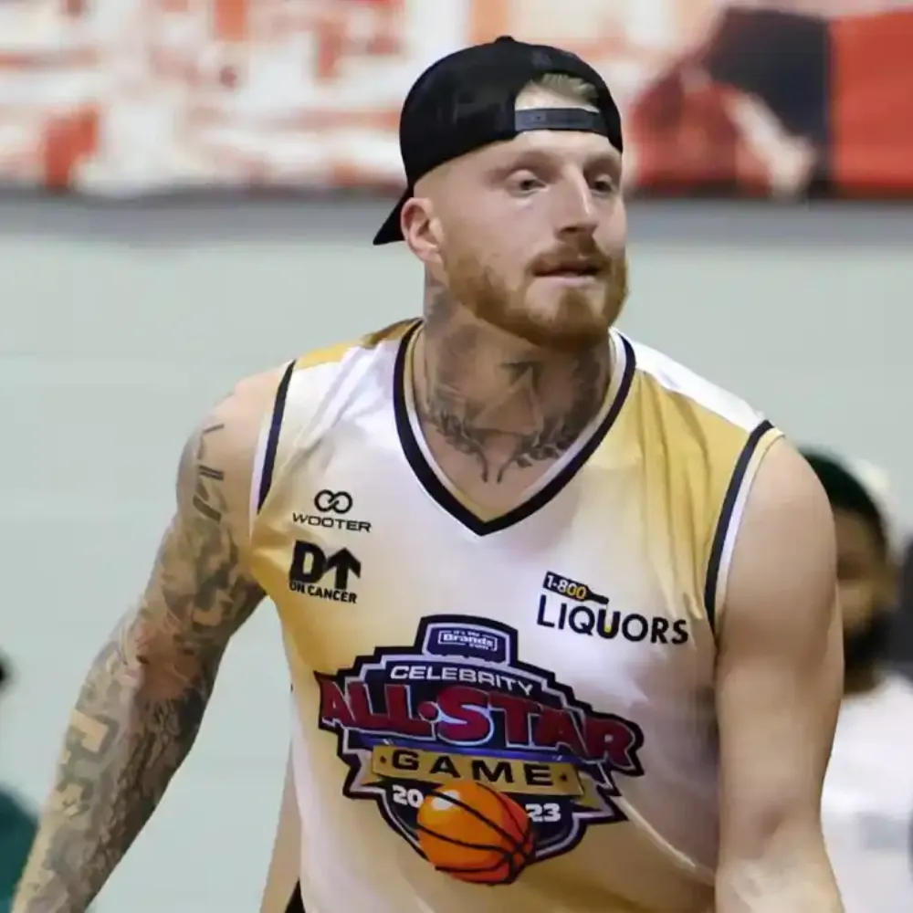 Las Vegas Raiders superstar Maxx Crosby turns heads at NBA Summer League with surprise meetup — NFL’s toughest edge rusher links up with No. 1 pick Cooper Flagg in a rare cross-sport moment that’s sending fans wild - suong