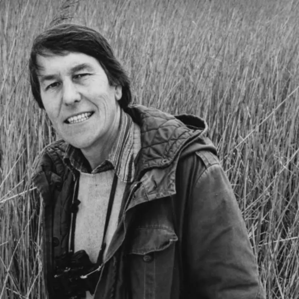 BBC presenter and wildlife film pioneer leaves six-figure fortune to his wife after death at 95 — with legacy spanning decades of TV history, iconic documentaries and a private estate built far from the spotlight - suong